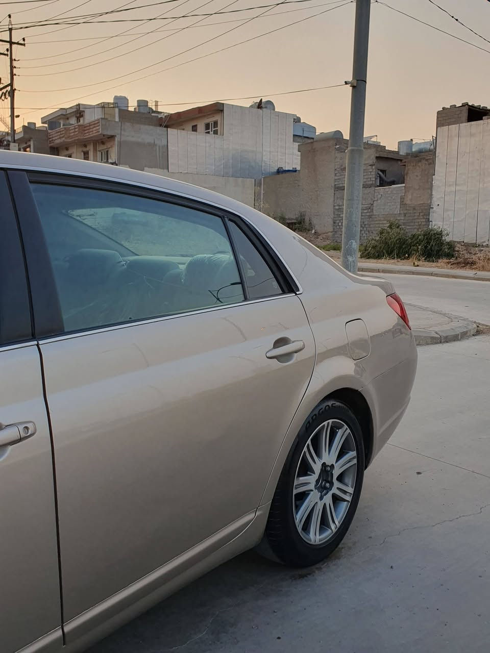 Toyota Avalon 2007
کامل پەمپ لەسەر ساقی بی دەعم لیدراو پیشو پشتی کەبسە 
سەیارەکە ماشەلای دەویت 
مواسەفات فولە بەس بەسمە و پەردە نیە 
گیرو مەکینە تەبرید هەموی بەشەرت 
سەیارەکە ناو زەردە 
چوار تایە و ویلی لوکی لەژیرە 
کود کراوە 
بارکودی وەر گیراوەتەوە 
سەیارەکە لە سلیمانیە 
نرخی ٦٧$
***********
