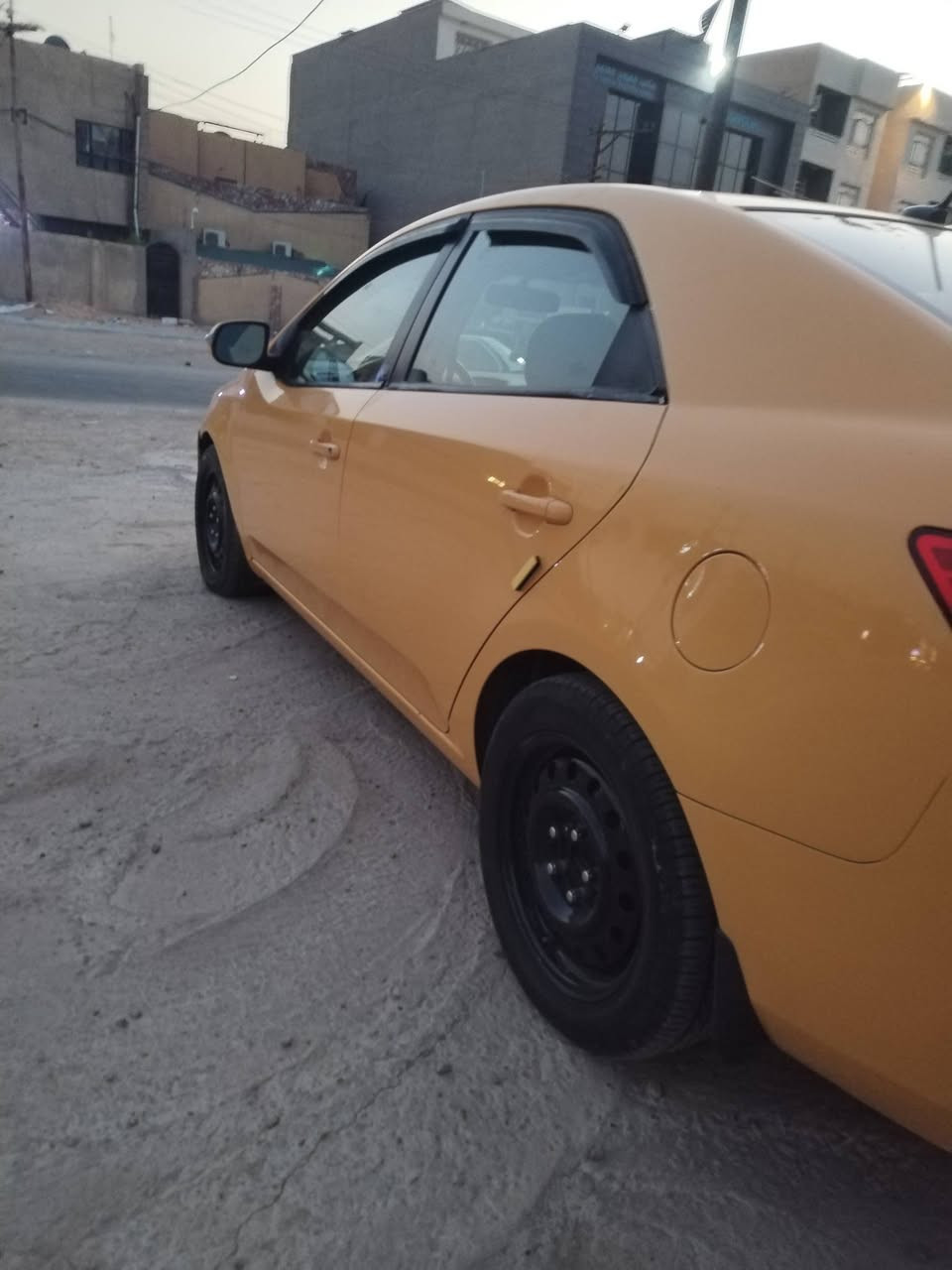 سلام عليكم للبيع فورتي موديل 10 مكينة 2000 سيارة فول مواصفات مكان بغداد كرادة سعر ٨٧ وبيها مجال ***********
