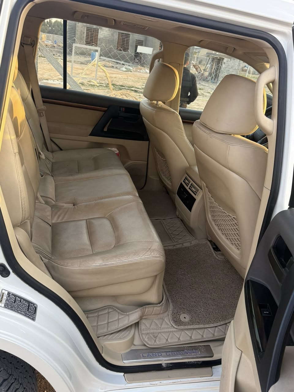 يا الله لاندكروز للبيع موديل 2016 بريم  رقم بغداد الأماني سياره نضيفه بمعنه الكلمه بيه بارد شبر باب العبري موضح بل صوره والباقي كفاله 6 سلندر  سياره ماشيه ٩٥  فول كشنات كهرباء مري شفط تحكم ستيرن ثلاجه فتحه سقف بصمه أبواب بصمه تشغيل السعر ٤٨٠ ورقه وبيه مجال العنوان نجف طريق كربلاء عمود ١٥٠ استفسار اكثر اتصل أو واتساب ***********
