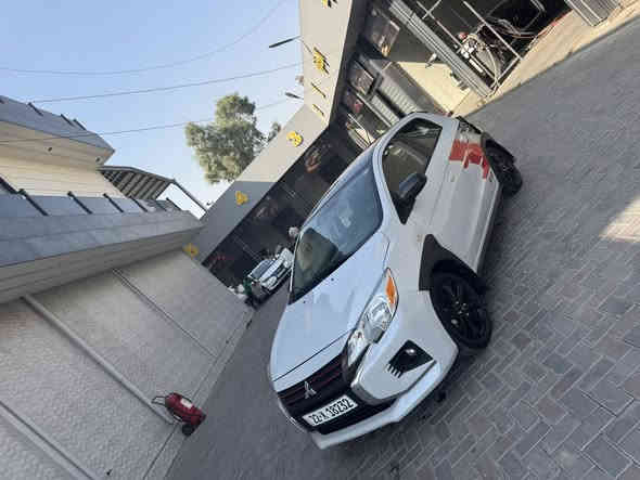 السلام عليكم 
ميتسوبشي ميراج موديل 24 وارد امريكي لون مميز ( تو كلر ) 
حادث بسيط موضح بالصور ( ايرباكات كلها سليمة ) 
ماشية 10 الاف ميل فقط . 
رقم اربيل هزة وسنوية جديدة ( وكالة او تحويل مضمون ) . 
مواصفات فول تقريباً بالميراج ( بصمة وشاشة وكاميرا وفول تحكم ستيرن و ويل كب وداخل لونين تطعيم و رادارات ومانع انزلاق وكروس سرعة وباقي المواصفات المعروفة . 
جاهزة من كلشي وجديدة بدون اي نواقص . 
السعر / 113$ وبيها مجال بسيط . 
مكان / بغداد . 
للاتصال / *********** .
