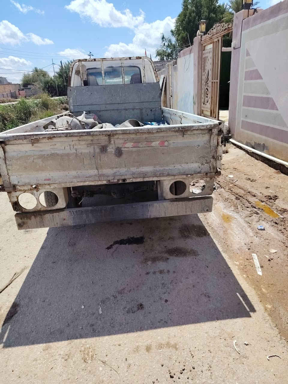 سلام عليكم بنكوو للبيع سياره خير من الله مكينه كير اكسن شاصي مكفول بس وكاله عندي راعيهه ماندله اني ابيع كوم حديد سعر 20قفل قفل ***********
