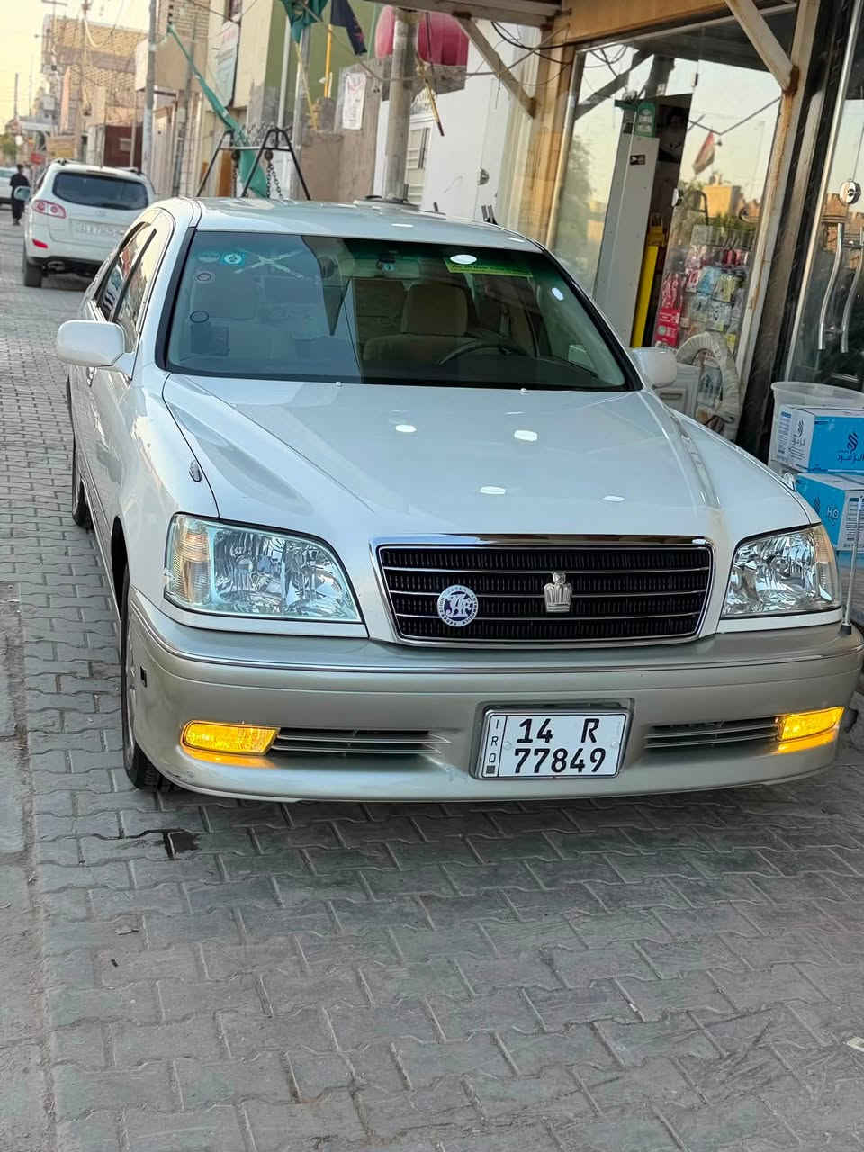 السلام عليكم 
كروان ملكه2000 قرار 48السياره كامله ربع مااذب عليه جاهزه من كلشي  بيع فقط  مداور ثاني يومً 
رقم بصره  دولي الجديد بسمي مشروع وطني هزه جديده تحويل ثاني يوم 
السياره كفاله من الكص ونقل جثه والضربه 
تحويرت نجف تبريد ثلج 
حداديه جاهزه 
محجل خضراوي كشنات كهربائي 
المواصفات:      السعر.   (148)
3 دكم  ارايل خلفي امامي 
برده خلفيه كامره خلفيه
مري هيتر شفط 
ديفور الجبير ستيرن كهربائي 
شاصي 175
وبيه هواي موصفات ما ذاكرهن
ويل نجمه حجم 16نفطي اصلي تخم تاير 
( مكاني نجف *********** )
