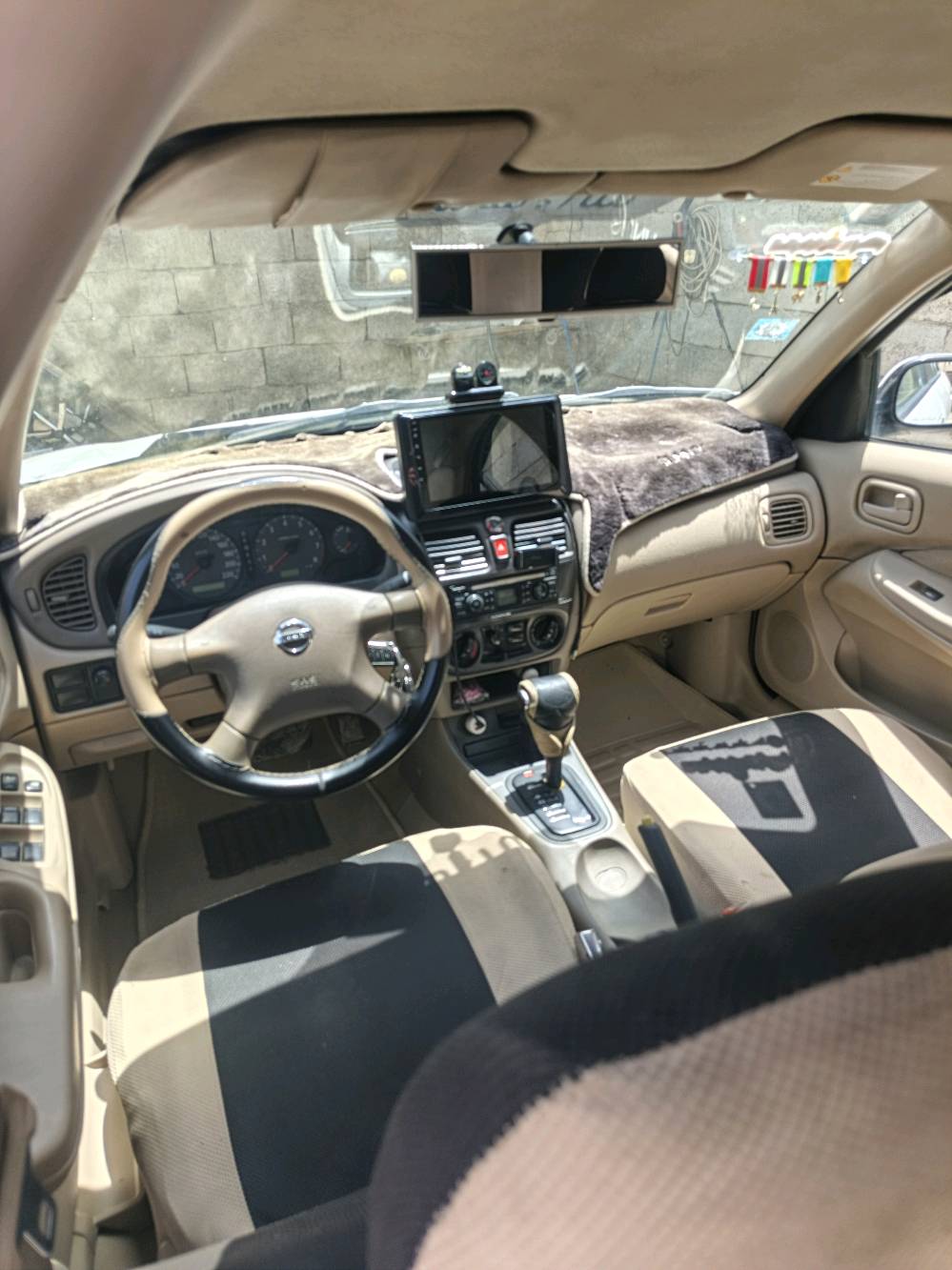 نيسان سني موديل2009 سياره حلوه مال جناي بيه بارد اثر رصعات والباب الخلفي السكن فول تبريد العنوان بغداد ابو غريب سعر خاص***********تواصل واتساب