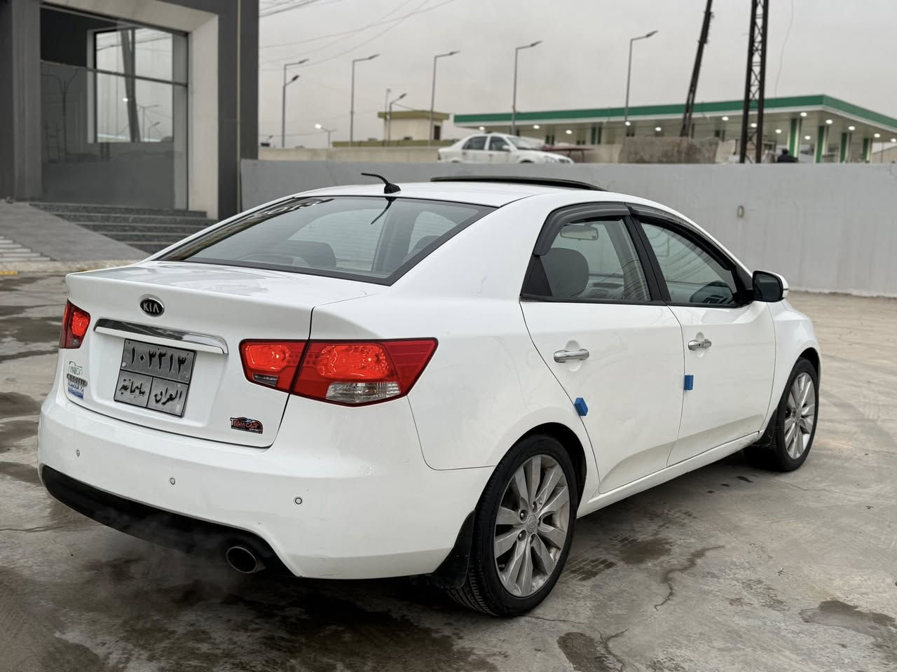 للبيع
سيراتو  ٢٠١٢  خليجي فول لمتد مواصفات خاصة 
بصمة /  فتحة /تبريد بيانو /مرايات شفط/ شفتات ستيرن /كير رياضي ٦ نمر / ويل ١٨ / ٥ ويل/ABS/ رادار خلفي /اشاير مري
بيها بابين النفر وحافة الجاملغ يم الباب الخلفي ودوسات  بدون دواخل 
كير ومكينة شرط /مكينة مفتوحة 
السعر  ١٠٨ 
عليها غرامات ٦٤٠ الف  تنزل من السعر 
مكان السيارة الموصل 
للتواصل  ***********
