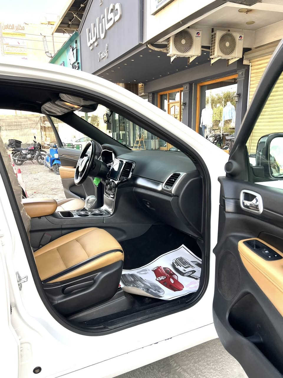 السلام عليكم جيب 2020
ماشيه70 الف                                                                                     بصمه تشغيل عن بعد

حساس خلفي توقف ذاتي 

اطفاء ذاتي عند الوقوف 

فور ويل اوتو 

حادثها جاملغ وبنيد 

السونر مرفق مع الصور 

السعر 220 

للستفسار ***********
