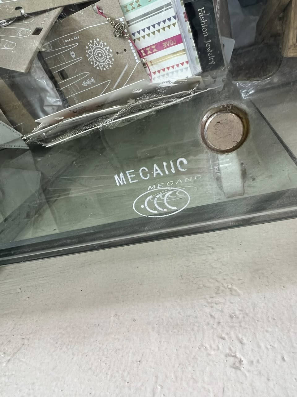 سعر مناسب فاترينة جام قياس 120 سم عدد 2
100 سم عدد 1
مع عرضات 2 خشب 
*********** 
مكان بغداد قرب الجامعة المستنصرية
