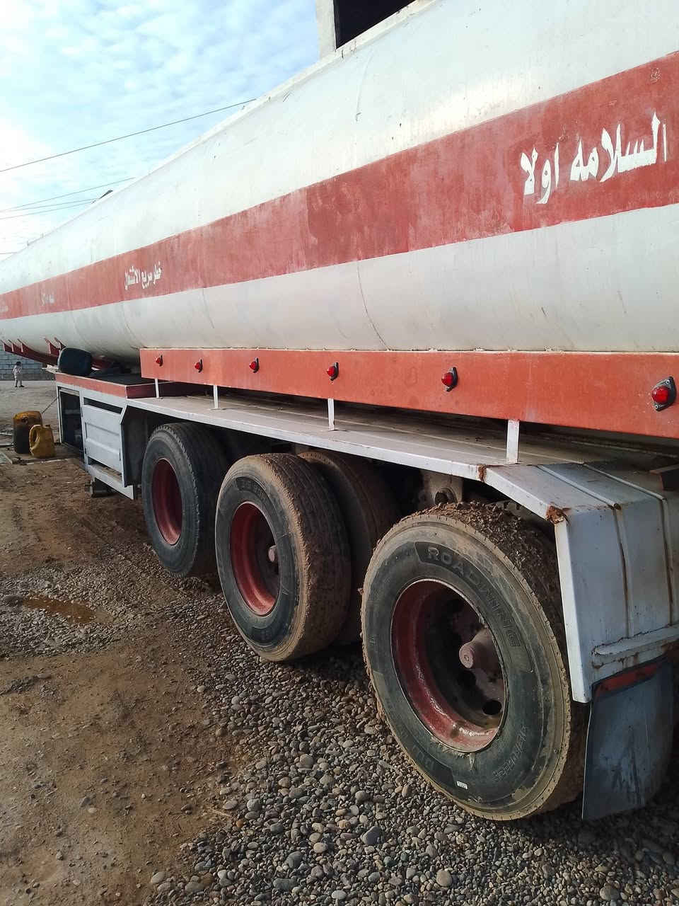 السلام عليكم ورحمه الله وبركاته 
تانكي للبيع مكانه الشرقاط 
تواير نص عمر تانكي حلو حيل ما بي ولا ليك كبل على شقل
السعر 65 بي مجال 
***********
