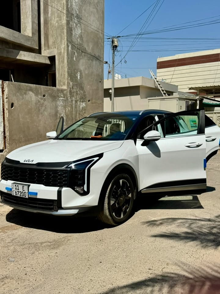 كيا سبورتج KIA Sportage
( فول عدى بانورامه )  ‼️‼️‼️‼️
المواصفات العامة:
🚗 الموديل: 2026 خليجي
أبرز المواصفات:

•السياره ماشيه 7000 الف km

• دخول ذكي

• قماره سوداء لمعة PDF 

• تشغيل عن بُعد

• مقاعد فول تحكمً

• مقاعد أمامية كهربائية

• تدفئة للمقاعد الأمامية

• شاشة عدادات رقمية متصلة مباشر ايكلود بدون كيبل

• شاشة وسطية تعمل باللمس

• Apple CarPlay

• شاشة لمس للتحكم بالتبريد

• تبريد مناخين

• صندوق خلفي كهربائي

• سايد بريك كهربائي

• أوتو هولد

• درايف مود

• مانع انزلاق ESP

• نظام نزول المنحدرات

 • حساسات أمامية وخلفية من كل جهات

• 6 إيرباك

• ISOFIX لتثبيت مقاعد الأطفال

• تحكم كامل من الستيرن

• أوامر صوتية

• مصابيح أمامية زينون

• إضاءة نهارية LED

• مرايا كهربائية 

• إطارات حجم 20 إنش

•رقم بغداد شي مميز نصبتهه حلوه

 السعر 250

ملاحضات مذكوره في الصوره فقط هذني اساسآ ملاحضه جدآ بسيطه رجاء اذا مو شراي لا تتصل اساسآ خليك واتفرج 

•مكاني بغداد/زيونه

•الاستفسار / ***********
