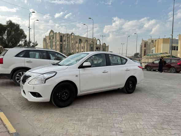 السلام عليكم 
نيسان سني هندي 2024 بليتة زركة السيارة اخت الزيرو ماشية 7000 كفالة عامة داخلة بالضمان وتبديلات الدهن بشركة السور 
مواصفات معروفة واي تفاصيل اتصال ***********
السعر 135 وبيهة مجال بسيط جدا
