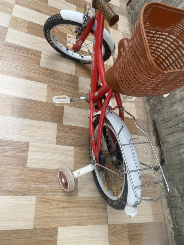 للبيع بايسكل نضيف كلش مال اطفال سعر45 وبي مجال مكاني حي سماح *********** بي واتساب هم
