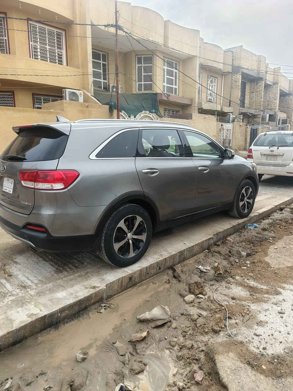 موديل 16  4 سلندر تيربو 5 راكب  بسمي رقم جديد بالمرور بعد حادث باب سائق والجاملغ بدون دواخل محرك  جديد حاويه . العنوان الكوت واسط السعر ١٥٠ بيه مجال. رقم ***********
