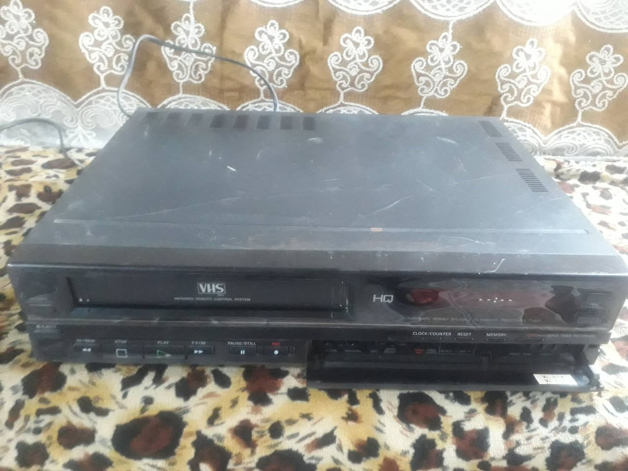 جهاز فديو جنرال ياباني اصلي قديم ثمانينات
شغال كهرباء فقط يحتاج قوايش متروك من فتره


**إذا كنت صاحب هذا الإعلان وتريد حذفه لأي سبب، رجاءا أرسل رسالة إلى الدعم الفني**