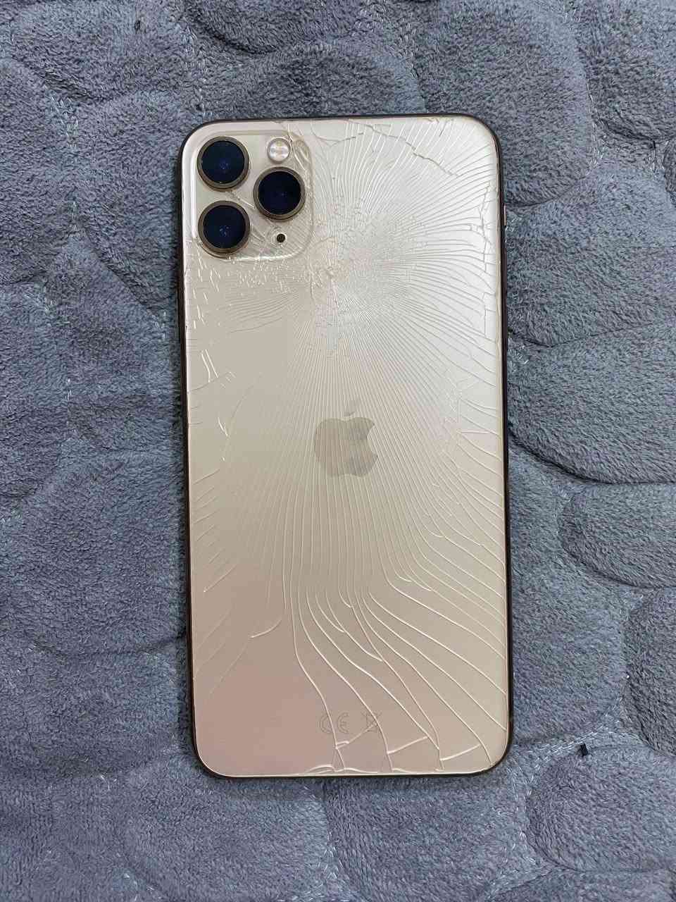 سلام عليكم للبيع فقط او مرواس ب 13 عادي 
السعر 325 وبيه مجال لل الشراي 
ايفون 11 برو ماكس ماستر شرق اوسط 
مفتوح مبدل شاشة تفصيخ فقط 
بطارية 87 
ذاكرة 256 
ملحقاته كاملة كارتونه مالته وشاحنة وكيبل 
مكاني ناصرية مركز 
***********
