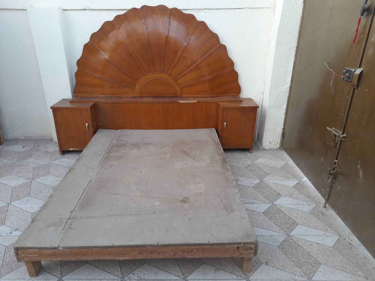 *********** كنتور خمس ابواب صاج السعر ٢٢٥ والجربايه ١٢٥ مكان ديوانية
