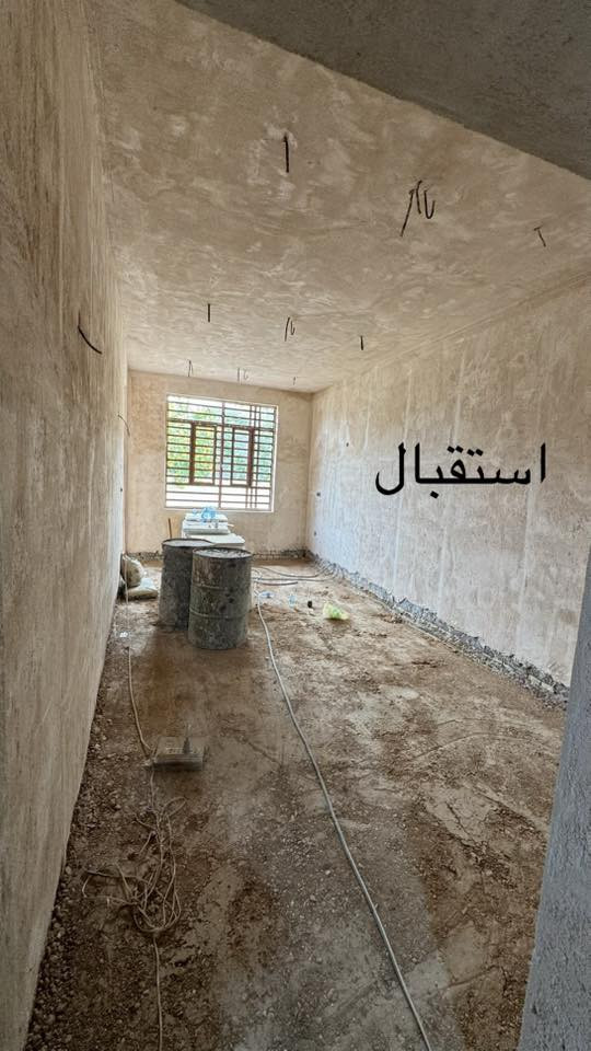 دار للبيع يبعد عن تبليط مال كورنيش مسافة ١٠٠ متر 
 مساحة الدار ١٦٠متر 
يتكون من مطبخ استقبال صاله غرفت نوم مجمع صحيات داخلي منور خلفي مع ممر جانب الدار اضافة إلى ماء وتبليط أمام دار  
طابو زراعي سند ٢٥
للاستفسار واتساب او اتصال 
***********
