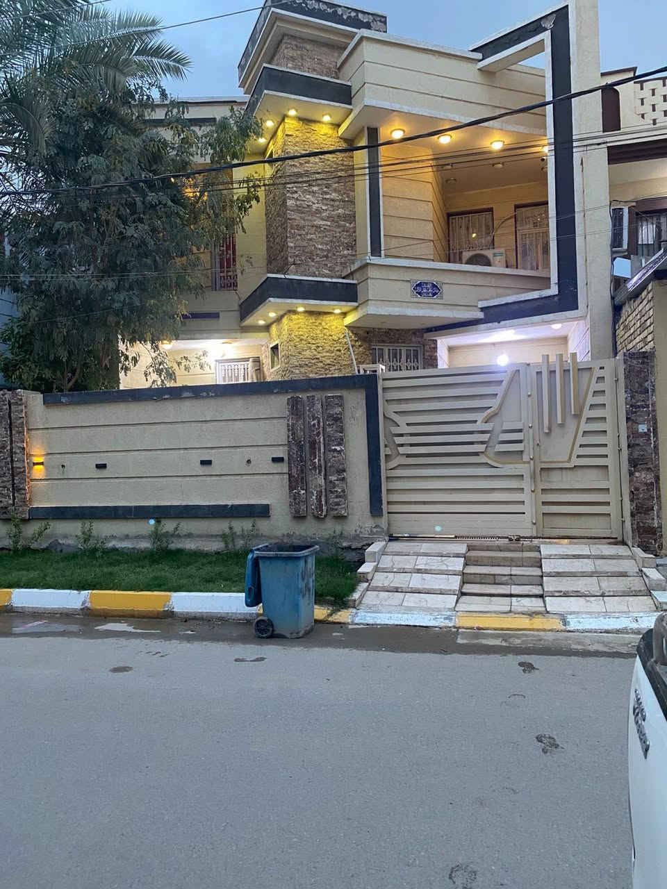 دار للبيع مساحه ٢١٢ مً طابقين تحفه مكانه مميز 💯  واجهه ٨،٥ نزال ٢٥ خلف مطعم ٩٩ في شارع الامام علي 

باقي تفاصيل بل صور 

السعر خاص 

مكتب 💥التميز 💥للعقار 
الشموخ قرب جسر مشات 

ستفسار ☎️***********
