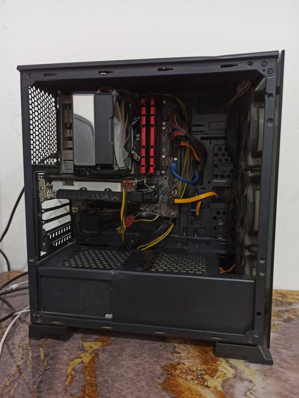 كيس PC
المواصفات 
1-المعالج i3 8100 يعني جيل ثامن
2-الرامات DDR4 16G سرعه 3200
3-كرت الشاشه  RX580 8G
4-مذر بورد إوروس من گيگا بايت
-------------------------------------------------------
سعة التخزين 
1-128 SSD
2-1T HDD
-------------------------------------------------------
كيس اسود مع 3 فان RGB
مبرد معالج غازي RGB
كرت الشاشة غير مفتوح
السعر (((((425))))) وبي مجال
------------------------------------------------------
المكان---- الديوانية مركز المدينه 
للاستفسار---- خاص او على الرقم *********** موجود واتس اب

