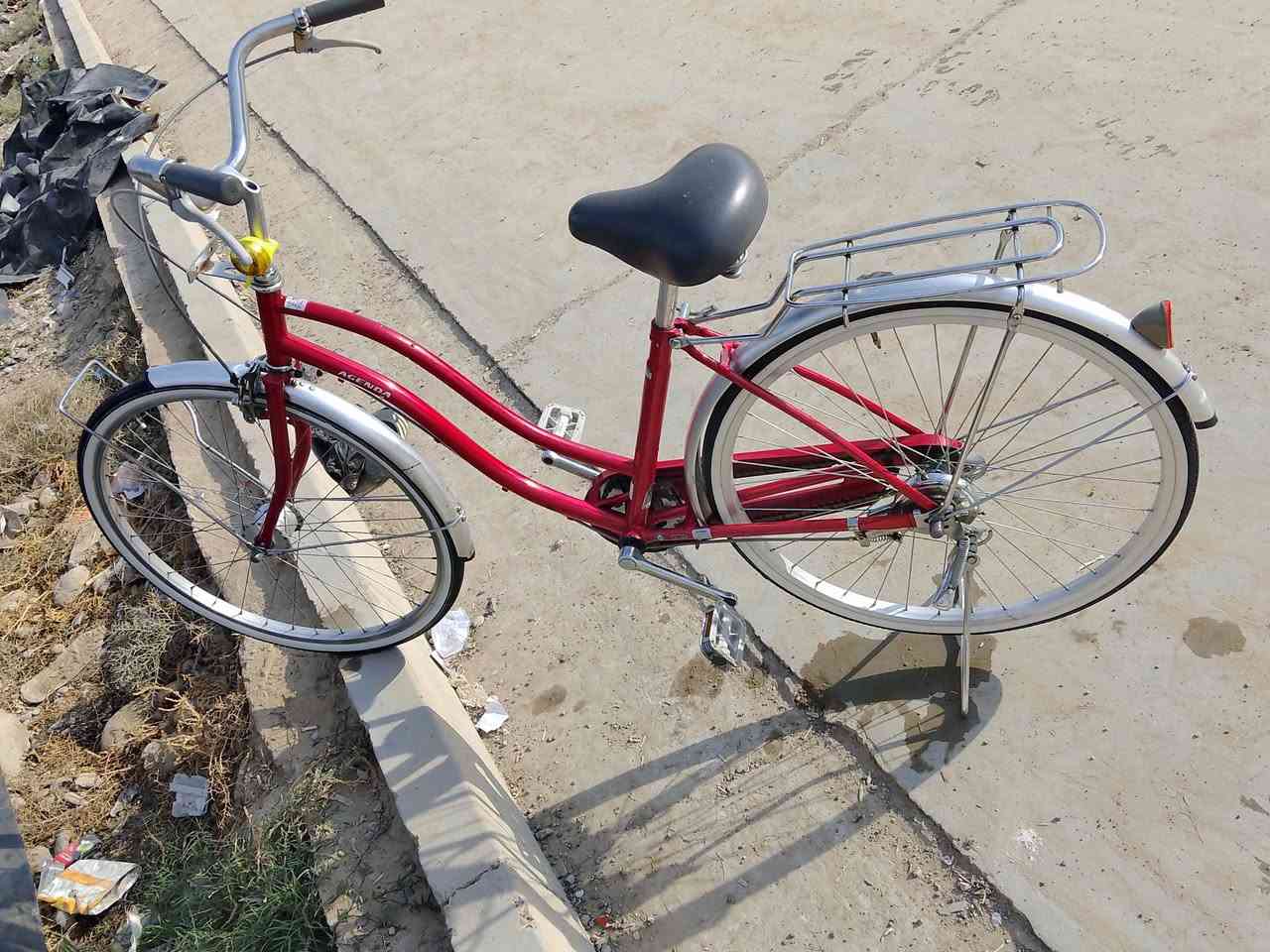 بيسكل عبد الحليم 2017نضيف 95%ميرادلو اي شي السعر 100وبي مجل الاستفسار على الخاص او ***********
