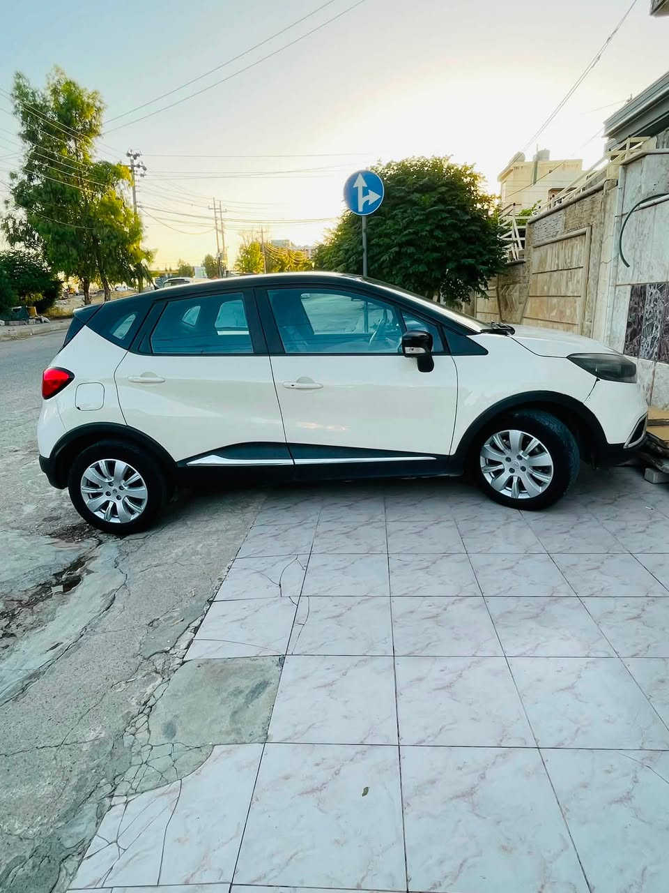 به ناوي خواي كه وره ميره بان 
رينو كابجه رموديل2016 
مه كينه و گيري به شه رت نه كراوه ته وه
سيرڤسي كامل بو كراوه
مواسه فاتي سه ياره كه
ته عديد سورعه سوكان فوليوم
به سمه حاسه ي دوا
لايت ليد و عه ده سه   ناو كرمي ره ساسي
مواسه فات Eco 
جوار تايه ي تازه. ته حويل و خرامه به شه رت به ياني بيكه به نيوي خوته وه  
ره قه مي تازه  هه زه ي تازه 
بوياخ به س ده ركاي دواي بوياخه بي ناو كردن سه ياره كه لوكه شوختو ساردي نيه هه موو كياني به شه رتي  فيته ر.  سعري ٧٩$مه جاليكي كه م
زم ***********
