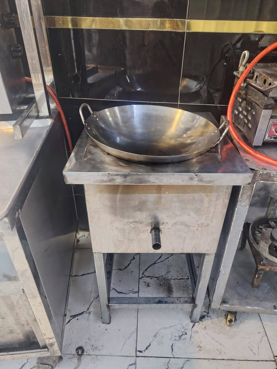 سلام عليكم شباب ذني خراض مال مطعم كاملة للبيع ابيعهن سوى  خراض شبهة الجدد  المكان  بغداد العبيدي الرقم ***********
