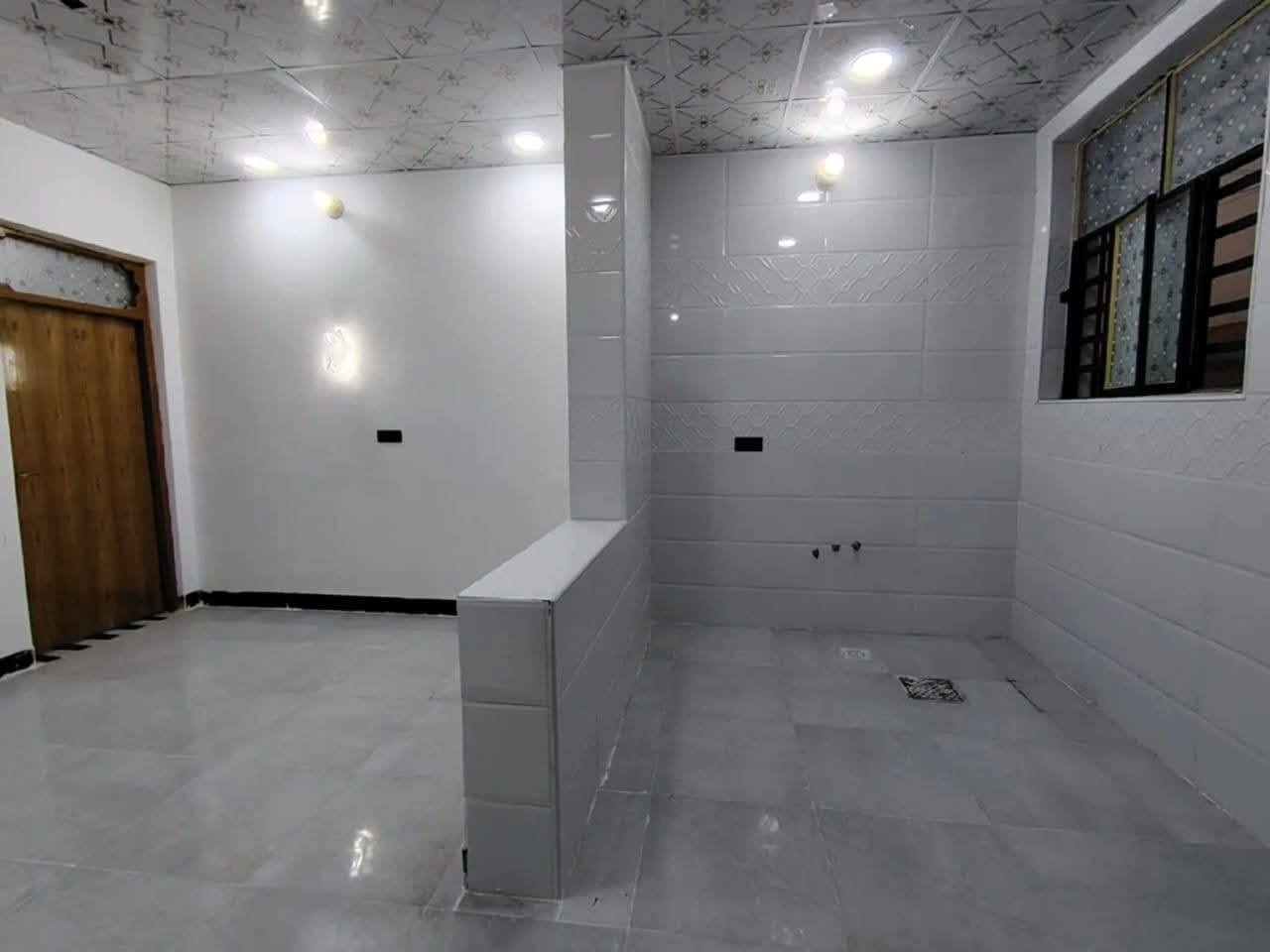 بيت🏠🤑 21مليون وبيه مجال 🤑
***********
بيت مساحه 50م #طابو_زراعي سند 25

#قريب_شارع_لحولي 

(عنوان لمكتب   مقابل قريه لغدير) 
(  عمود 282بضبط مكتب النجف                                  

بيت جاهز مفتاح 🔑 
أساس وسقف صب مركزي 

منطقه كامله السكن #شوارع_تبليط 

غرفه + صاله + مطبخ معزول + صحيات 

#مدارس // ماء//. كهرباء//. تبليط  /. خط مولد ذهبي 

وتساب
***********

ملاحظه// توجد لدينا كل المساحات من دور او قطع
