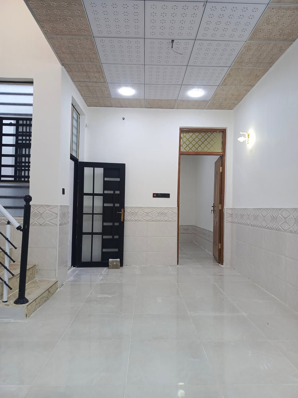ياالله 

يوجد لدينا بيت للبيع حي ميسان قطاع 22خلف شارع البوريات مباشر مساحه 100متر يحتوي على غرفه وصاله واستقبال ومطبخ وصحيات صب كونكريت ارضيه بورسلين جدران سيراميك سقوف سي إن سي 

السعر المطلوب خاص 

للاستفسار والمعلومات الاتصال بنا ع الارقام التاليه 

***********

***********

***********

او مراجعه مكتب ألروان للوساطه العقاريه والمقاولات العامه 

عنوان المكتب حي ميسان ع الشريط قرب صيدليه الشراع مقابل الاستداره مباشر 

عندك بيت عرصه للبيع راسلنه وات ساب وتدلل
