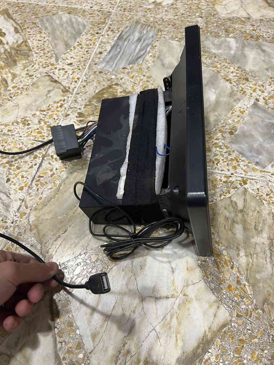 شاشة سياره نضيفه استعمال قليل
