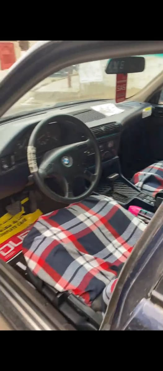 بی ٲم 525 مودیل 1992 سیارە کیر توماتیك محرك كبس كیرو موحرك بشرط ولا سرف ولا بوخار 4جام کهرباي کوشن جلد تەبرید سلج🥶 بشرط رقمو سنویة جدید لحد 2028 سنوي بسمي بشرط تحویل و سیارة بلاد شغال مصبوغ عام لجمالية و كوبون بنزین بیها  سعر 57 مجال بسیط بسط رقم *********** كركوك, العراق
