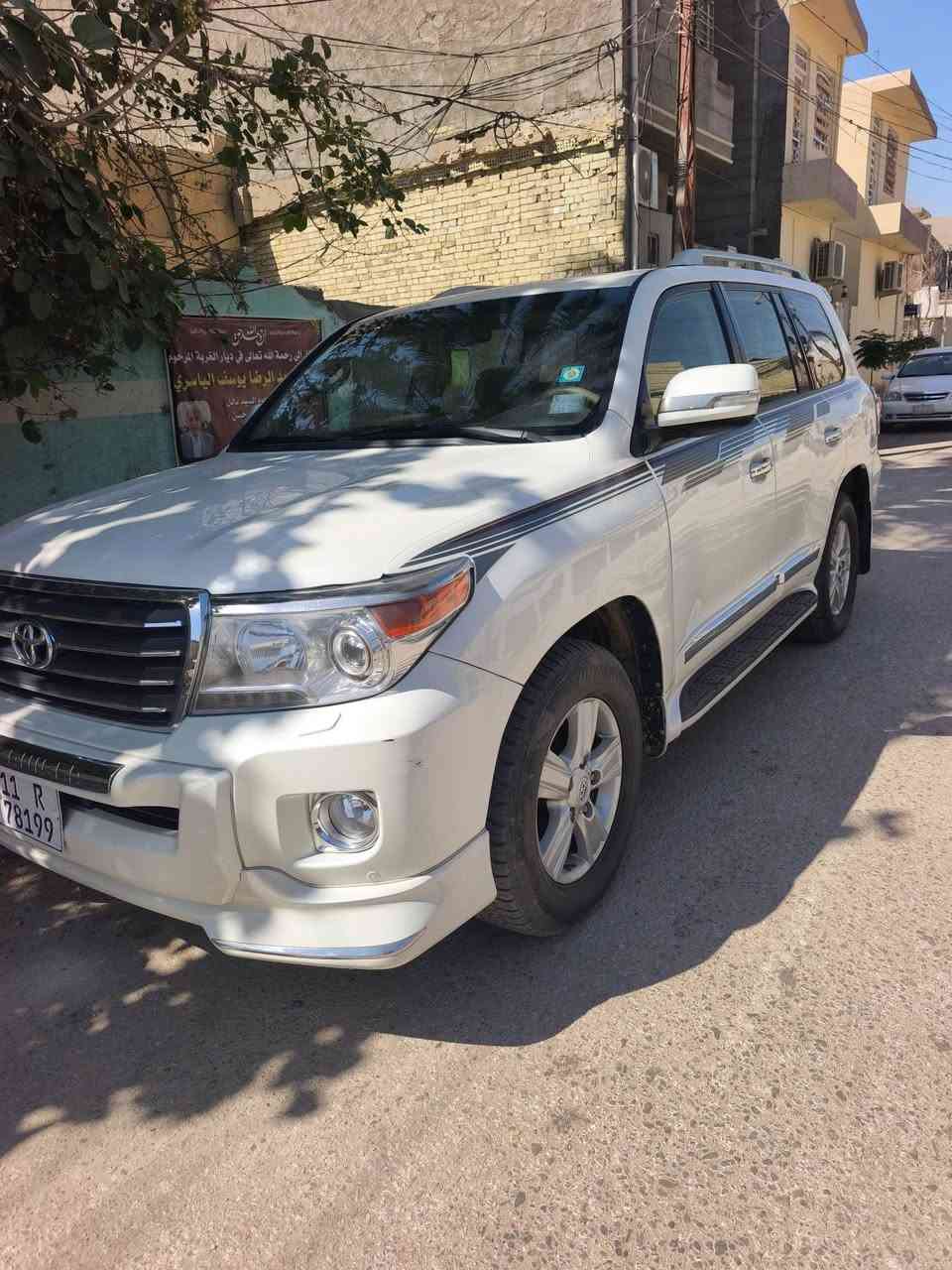 لاندكروز 2012 بريم
سيارة جديدة فول مواصفات 
ومناقصه اي شي مكان بابل رقم بغداد 
ماشيه 200 بيه جاملغ صبغ فقط و شويه من البنيد 
السعر 290 وبيه مجال للشراي 
***********
