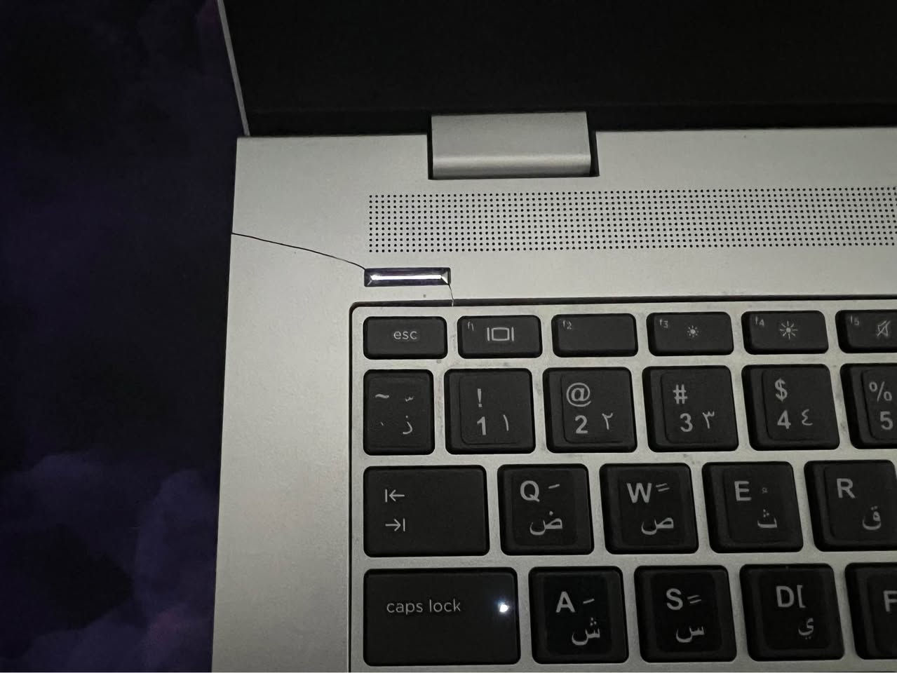 ئەم لاپتۆپە بۆ فرۆشتن 
Hp probook 645 g4
مواسەفات 
Cpu:amd ryzen 5 pro 2500u 
Graphic card : amd radeon vega 8 graphics 1 gb 
Ram:16 gb
Hard:512 gb ssd 

هیچ کێشەی نیە و بۆ خوێندن و کاری ڕۆژانە زۆر باشە . تەنها ئەو دوو شوێن درزەی هەیە ئەویش زیاد نابێت بە هیچ شێوێک.
نرخی ٢٧٠ دۆلار و معامەلە

هذا الكمبيوتر المحمول معروض للبيع:
HP Probook 645 G4
المواصفات
Cpu: AMD Ryzen 5 Pro 2500U
GPU: AMD Radeon Vega 8 1GB
Ram: 16 gb
Harf: 512 gb SSD

حالته ممتازة ومثالي للدراسة والعمل. به شرخان صغيران فقط في موضعين مختلفين.
سعر ٢٨٠ دۆلار مجال السليمانية, العراق


**إذا كنت صاحب هذا الإعلان وتريد حذفه لأي سبب، رجاءا أرسل رسالة إلى الدعم الفني**