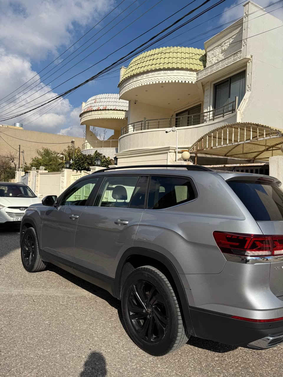 VW Atlas V6 SE 4motion 2021
ئەتڵەس شەس پستن دبل ئەکسل  
شاشە گەورە Eco- normel- sport 
کوشن کارەبایی - گەرم 
حساس پێش و پشت 
ڕادار پێش و پشت 
کامێرای پشتەوە 
سندوق کارەبایی و  شفت 
دوو سویج شەغال 
برێک کارەبایی 
ئاوێنە ڕادار - هیتەر 
چوار جام Auto 
ماوەی ڕۆشتن : 52,000mil
تێبینی : دەرگای دواوەی سایەق سبغە پشت و پێش کەپسە 
نرخ : 262$
0751 145 7511 أربيل, العراق
