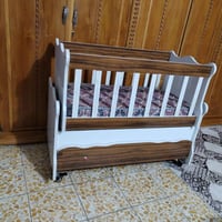 سرير اطفال • للبيع