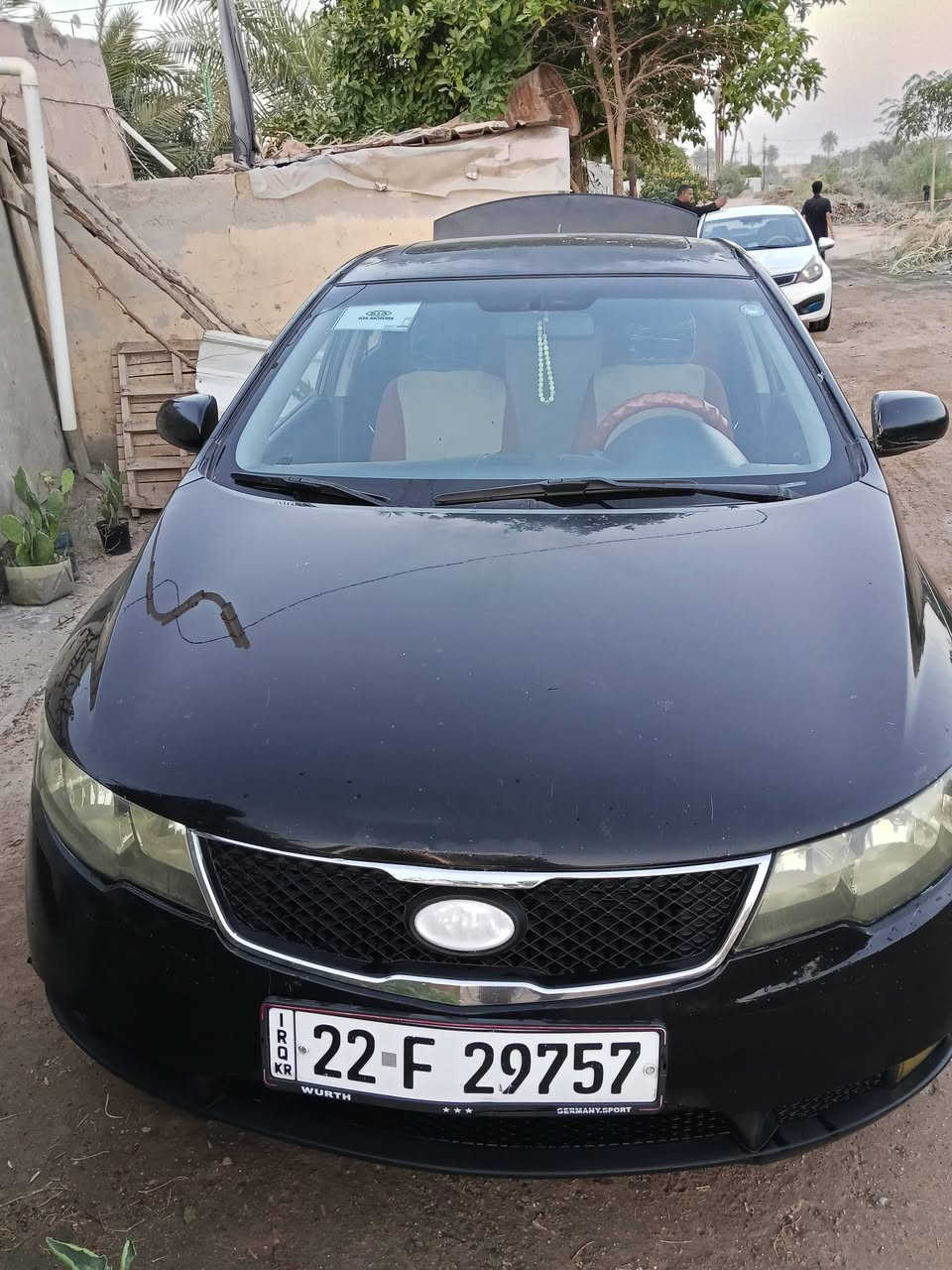 السلام عليكم سياره للبيع سيراتو موديل 10 ارقام 95 وبيها مجال للشراي بخير وتدلل جير ومكينه كفاله سياره مقفوله للتواصل اتصال على هذا الرقم/***********
