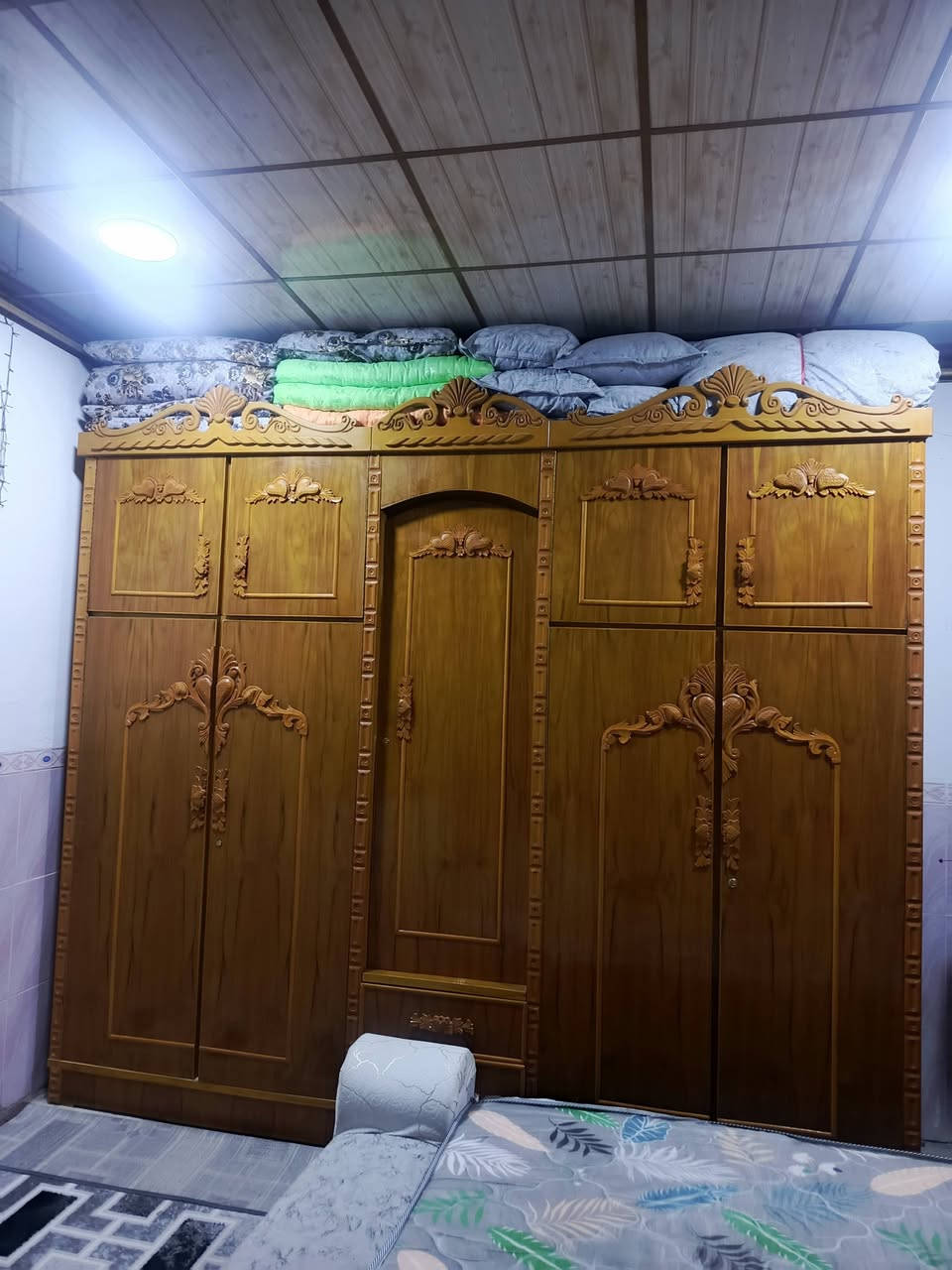 عندي غرقه اخشاب فصال ثقيله ونضيفه شرط اخو الجديد
مستخدمه شي قليل للبيع العنوان موصل سهل نينوي برطله 
رقم الهاتف ***********
