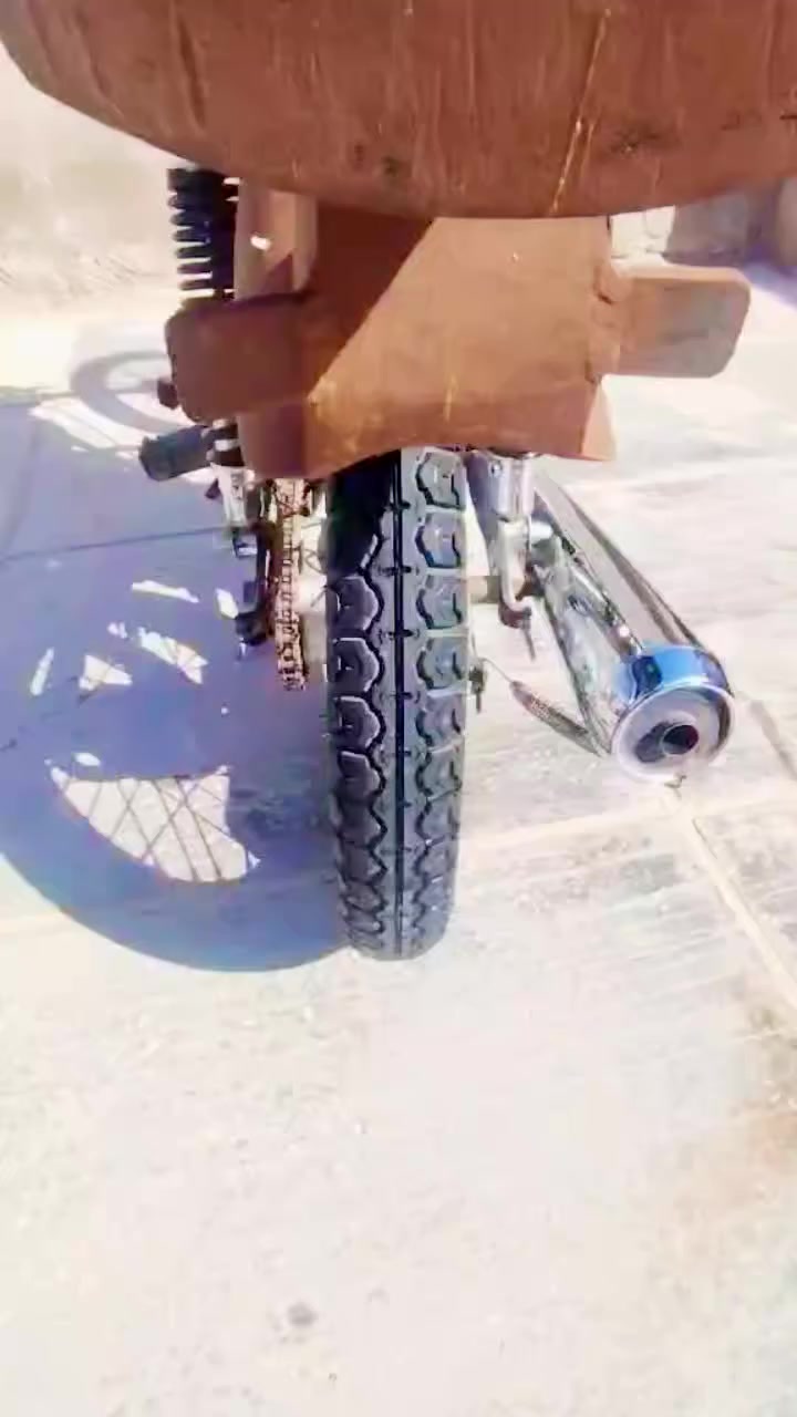 سلام عليكم شباب دراجه للبيع شاصي 17 اصولي بدون بليته وتعميره 25 مكينه ستوه مكمله سحك دراجه مكفوله من تاير لتاير ما عايزه برغي تشغل وتطلع للبصره وشراي بخدمته ***********👍
