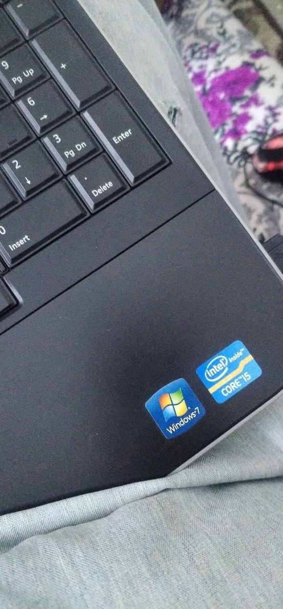 سلام عليكم حاسبه دل
حجم شاشه 15.6HD
رام 4 DDR3
لهاردSSD320
داخليه كارت شاشة 2GB
نضيفه 95
وياه شاحنه اصليه
مواس
البطاريه فحم 
سعر 100 وبيه مجال

بغداد مدينه الصدر
***********
