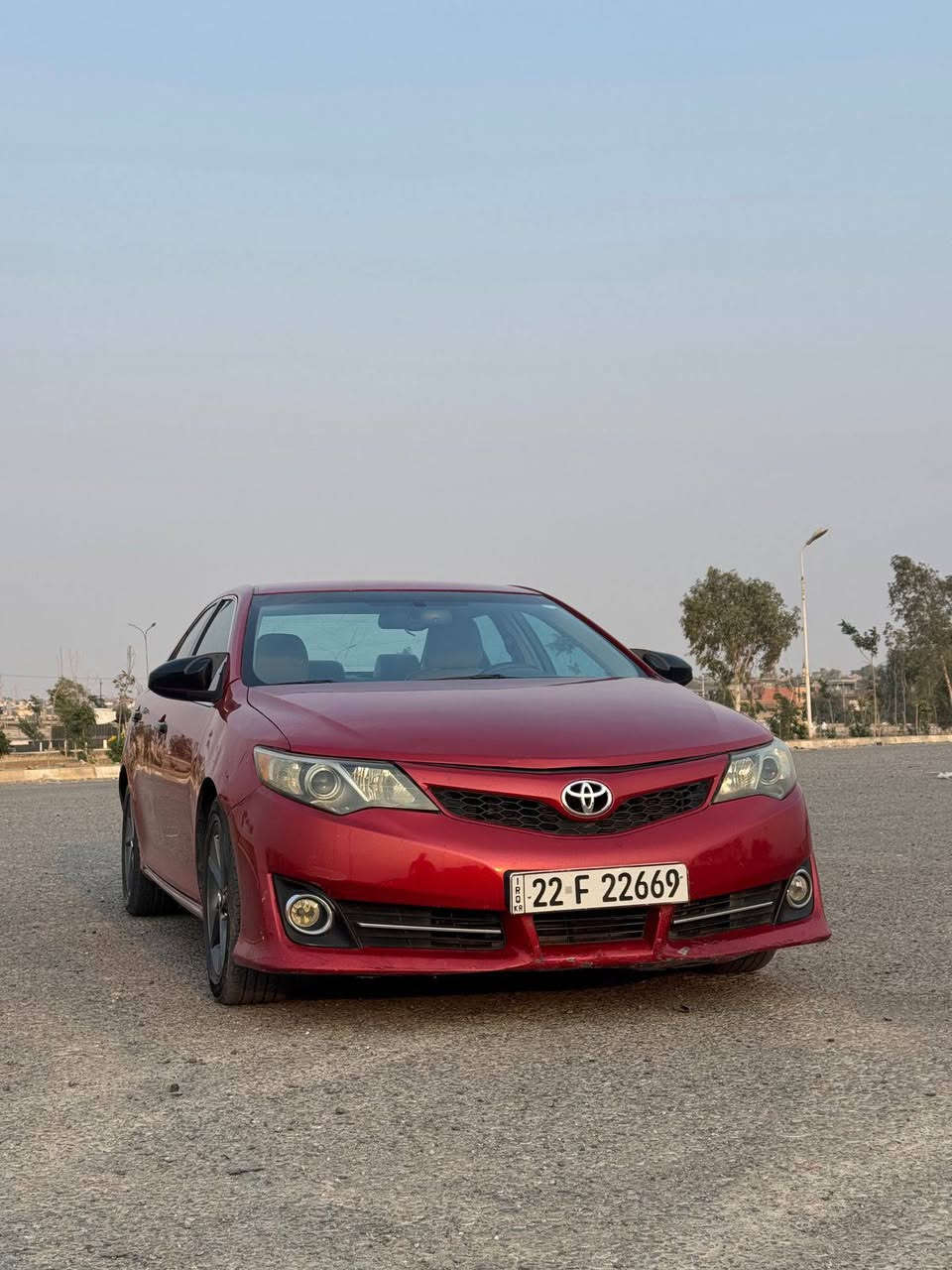 للبيع . تويوتا كامري .  2012.  
 سنوية ورقم . وهزة جديد .. 
   كير ومحرك . بشرط .  بدون عيب 
   صدر خلفي وامامي . وتخم تاير . وتبريد كله بشرط 
   سيارة بيه 3 قطع .. صبغ 
   السعر .   115.   ومجال 

   ***********
