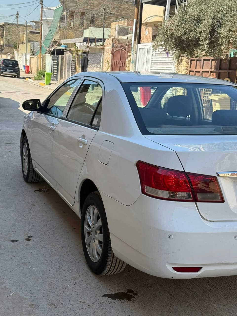 للبيع BYD (G3) موديل 2013
السيارة بيها باب خلف السائق مبدل اصلي من الشركة
وبيها بارد بالجاملغ الخلفي  والدعامية الامامية مصبوغة
المحرك مفتوح ادامة والكير كذالك 
بس بي عتة ومامسويها
السيارة فتحة شاشة اندرويد اصلية سعرها 150$ كاميرا
فتحة دوشمة جديدة 
منظومة زنون كاملة سعرها 200$ 
صدر خلفي امامي كلة جديد 
تخم تايرات جديد رقم بغداد 
هزة جديدة صارلها 3 اشهر 
سنوية جديدة لسنة 2031 
السيارة حلوة وخير من الله 
((((السعر 50))))
 مكاني بغداد البلديات
***********
