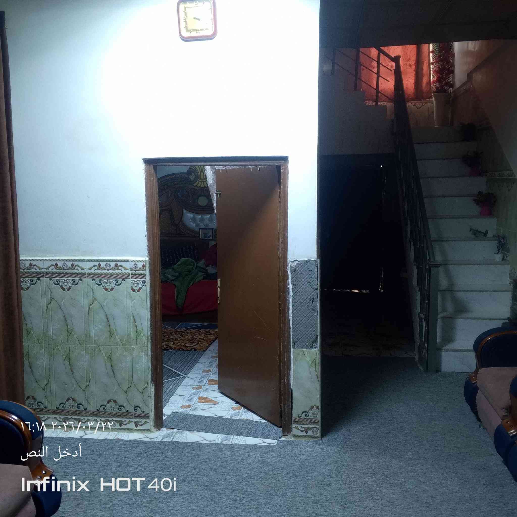 سلام عليكم ورحمه الله وبركاته بيت 133 متر غرفتين وصاله ومطبخ وحمام ومطبخ واستقبال وغرفة وحمام فوق البيت سكف عكاده بانيه على دينه شارع 10 مكان النجف شارع المطار القديم قرب صيدليه الصفا رقم الهاتف للاستفسار الاتصال على ***********, السعر 38,@
