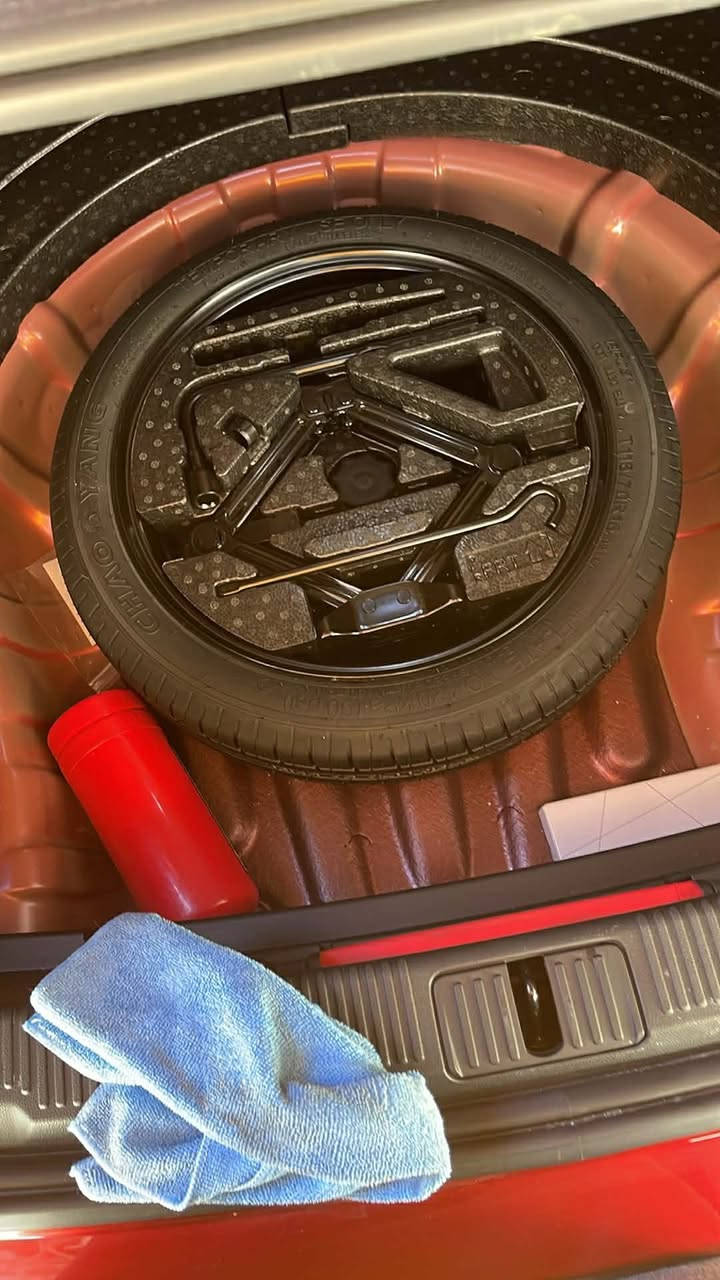 ‎(((رقم أربيل  )))
الفئة ستاندر STD
‎المحرك 1500 تنفس طبيعي 
‎كير اوتماتيك 
‎شاشة carply
‎تحكم ستيرن جهتين
‎مثبت سرعة
‎ايرباك عدد 2
‎اشاير بالمري
‎ ترحيب
‎حساس اطارات 
‎ويل كب
ماشية ٥  الف بعدها زيرو ومكفولة كفاله عامه من كلشي عليها إضافات لايت led عدسة متغير وجهاز كار بلي تتحول الشاشة يوتيوب لحية وسكوبات ومراية باتمان  مكانها بغداد ***********  
سعرها 112 وبيها مجال بسيط اساسآ مخال بيها فلوس عمله 
تحياتي بالتوفيق للجميع
