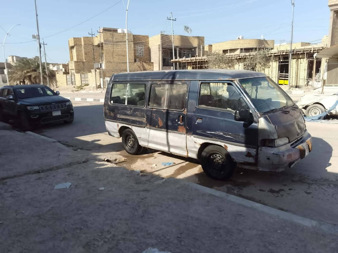 كيا للبيع مكينه وكير جدد ونجي توني شاهدن 
سياره حلوه عوزها شغل بسيط 
سعرها 18 وبيها مجال بسيط 
***********
