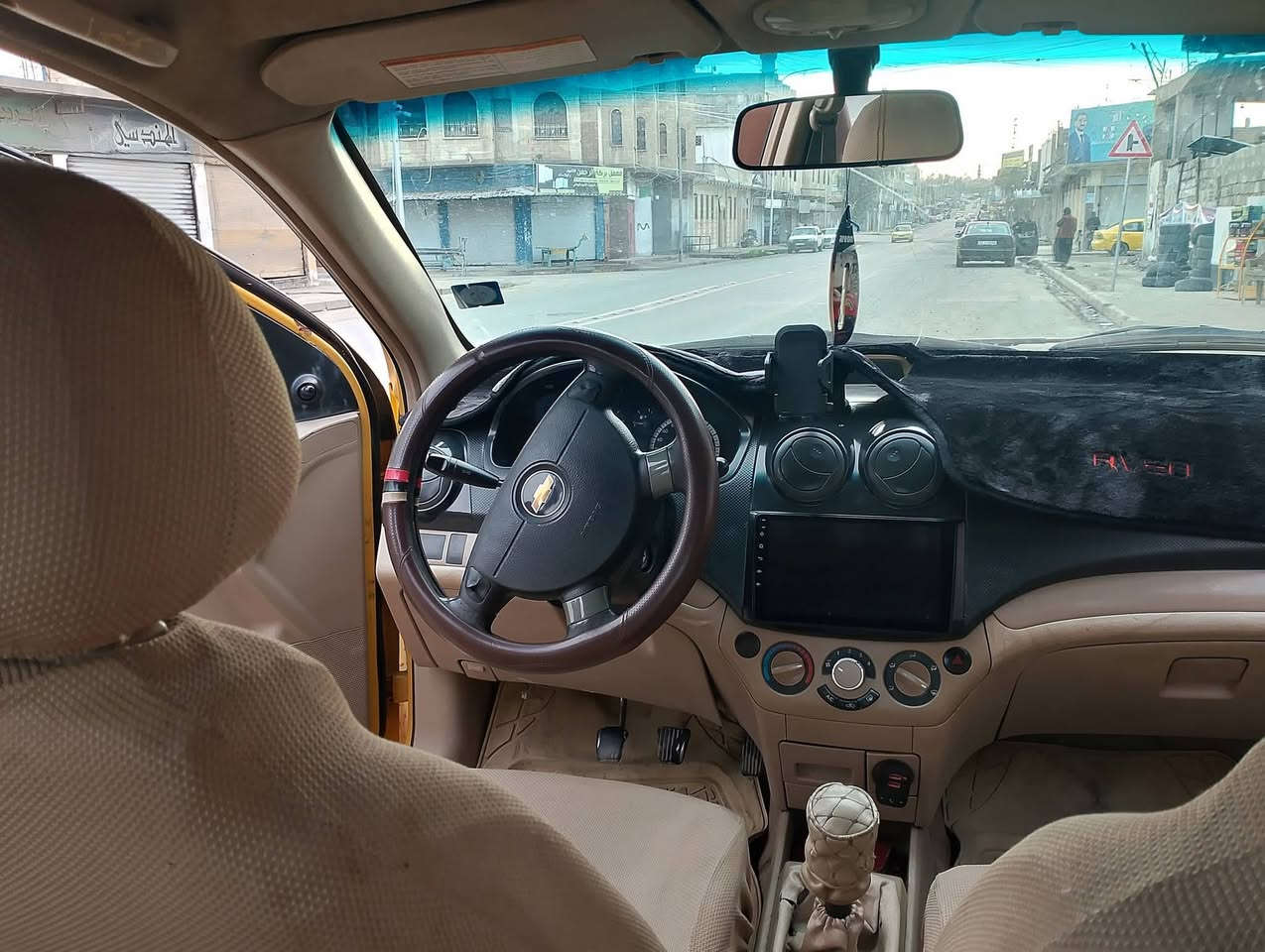 السلام عليكم افيو وارد كوري 
موديل 2010 
رقم نجف دولي شرط التحويل  
هيئه وغرامة صفر 
بيها كاربون بانزين 
محرك وكير شرط كير عادي محرك استرا 
طخم تاير امامي خلفي جديد 
ظررها جاملغ+باب اليمين وبدون دواخل شرط 
#السعر 52 وبيها مجال 
رقم الموبايل ***********
