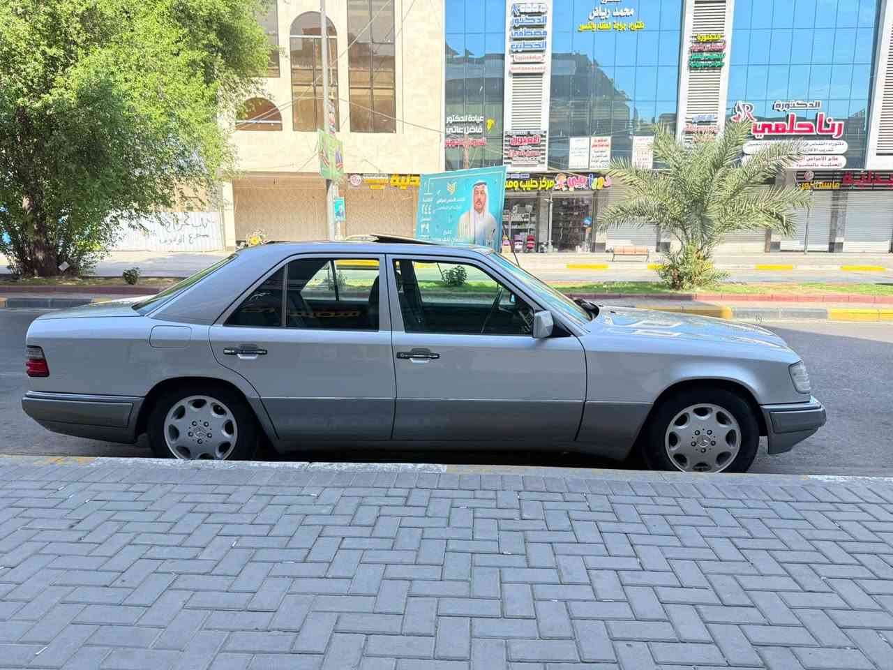 سلام عليكم للبيع مارسيدس دب E300مكينه عنكبوت موديل 91 سياره بل كارتونه جاهزه من كلشي او عليه ppf مغلفه او رقمه مميز سعره 110 رقمي ***********
