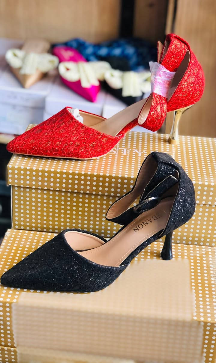 كعب 👠 نسائي اسعار مناسبه
٨ الف جميع القياسات العنوان 
الدوره حي الاثورين قرب شارع النادي 
السيدية قرب جامع الاقصى 
***********
