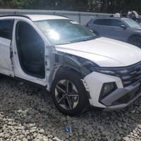 هونداي توسان SEL نضيفة وجاهزة بيضاء اللون  موديل 2025 وارد أمريكي محرك...