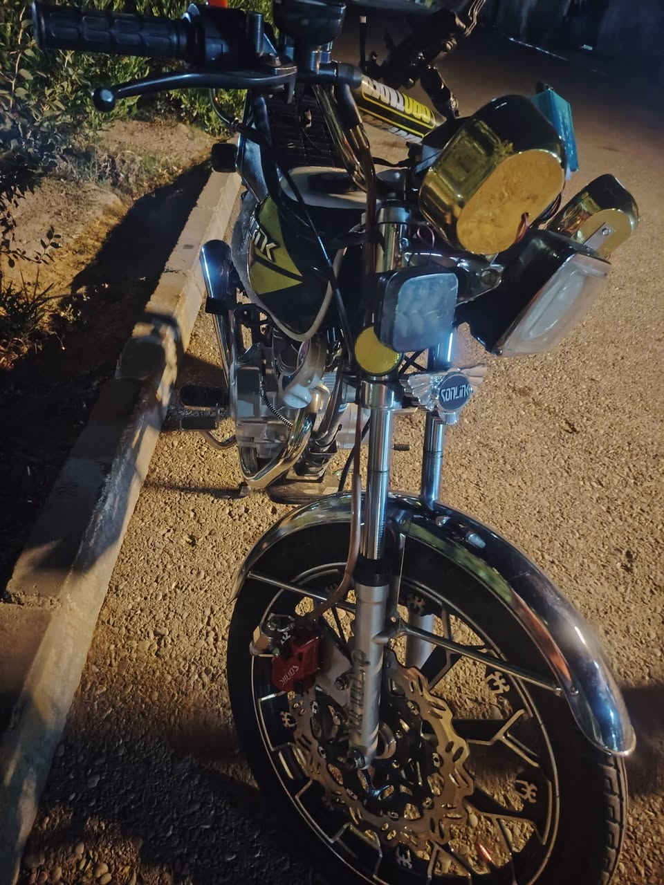 ماطور اخو الصفر النوعيه سونك باب اول موديل24 منفيس موجود اسويج اكتروني تشغيل عن بعد العدد2ويا خمسه كير النضافه فول 100/100العنوان كركوك حي الواسطي الرقم متواجد عل وتساب وفيس (***********)السعر 670وبي مجال
