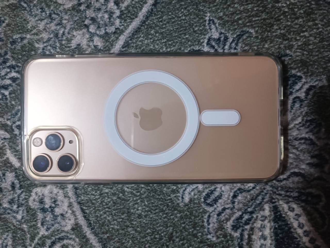 السلام عليكم ايفون 11برو ماكس فول نظافه وسعره بلاش الذاكره 64 دبل شريحه بطاريه 74 بلاديه مبدل بيه فقط شاشه وبيه فطر بسيط الشاشه كما موضح شرق اوسط في الصوره العنون النجف الاشرف المناذره ابو صخير تواصل خاص وتساب *********** السعر 260الف وبيه مجال بسيط
