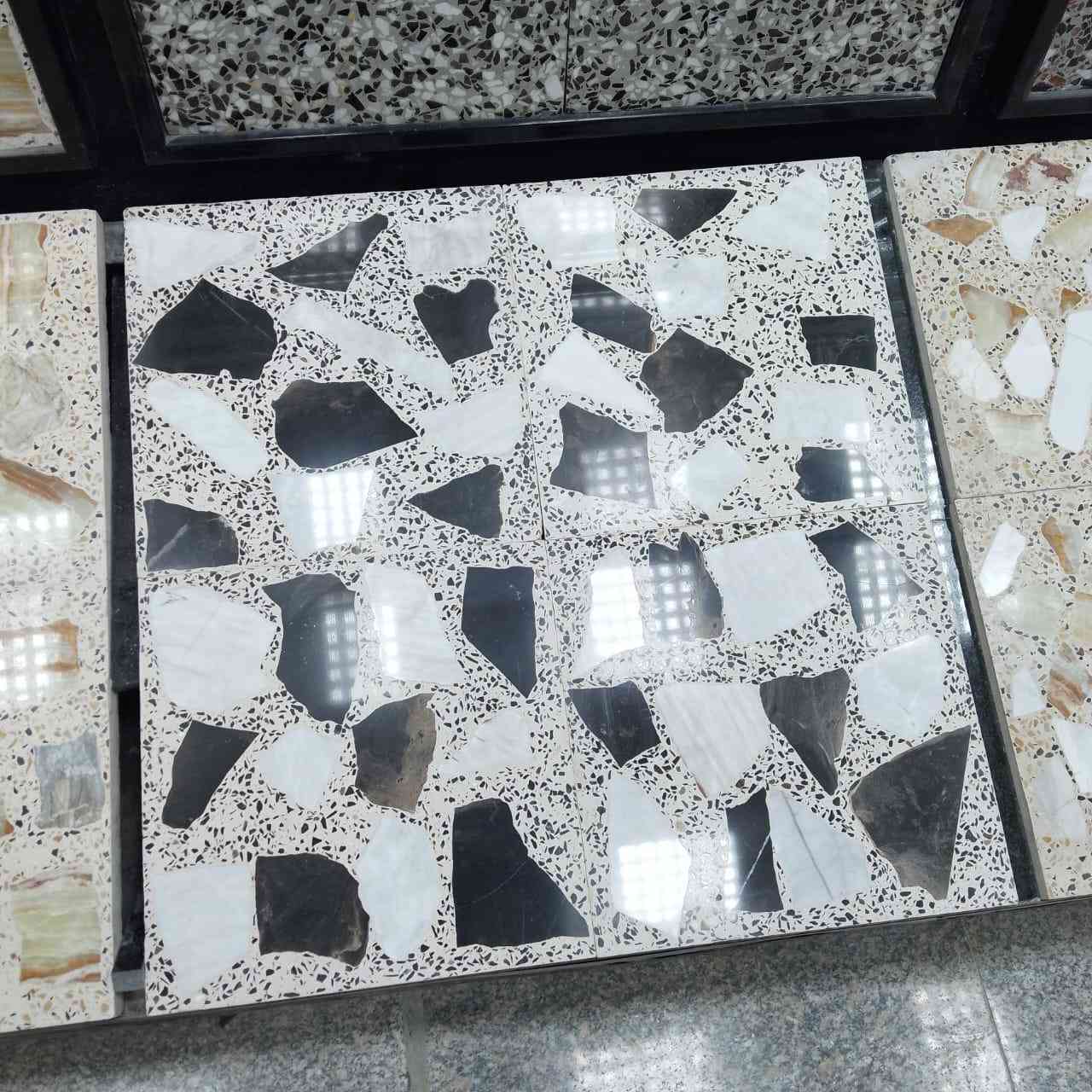 🔷 معمل كاشي الشمال – الجودة التي تبني الجمال 🔷
يُعلن معمل كاشي الشمال عن توفر أفضل أنواع الكاشي المخصص للأرضيات بمواصفات عالية وجودة مضمونة. نحن نعمل بخبرة واهتمام بالتفاصيل لنقدم لزبائننا منتجات تجمع بين المتانة، الأناقة، والتصاميم العصرية التي تناسب مختلف البيوت والمشاريع العمرانية.

في معملنا نحرص على اختيار أفضل المواد الأولية، واستخدام أحدث الطرق في التصنيع، لنضمن لكم كاشي يتميز بالقوة والتحمل ويعطي شكلاً جميلاً يدوم لسنوات طويلة. كما نوفر مجموعة متنوعة من الأشكال والألوان والقياسات لتناسب جميع الأذواق، سواء للمنازل أو المحلات أو المشاريع الكبيرة.

🔹 كاشي أرضيات بجودة عالية🔹 تصاميم حديثة ومميزة🔹 ألوان متعددة تناسب جميع الديكورات🔹 متانة وقوة تتحمل الاستخدام الطويل🔹 أسعار مناسبة وخدمة موثوقة

هدفنا الأول هو رضا الزبون وتقديم منتج نفتخر به في كل منزل أو مشروع يتم استخدامه فيه. لذلك نعمل دائماً على تقديم الأفضل من حيث الجودة والسعر والخدمة.

📍 العنوان: كركوك – بدايته مدخل شارع القدس📞 للاستفسار والحجز يمكنكم التواصل معنا عبر الاتصال أو WhatsApp المراسلة.
***********
***********
معمل كاشي الشمال اختيارك الصحيح لأرضية أجمل وجودة تدوم.
