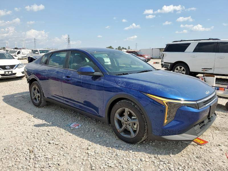 للبيع كيا كي 4 موديل 25  ماشية 600 ميل  مدة الوصو ل 20/2  سعرها ب١٠٥ وبيهه مجال ***********
