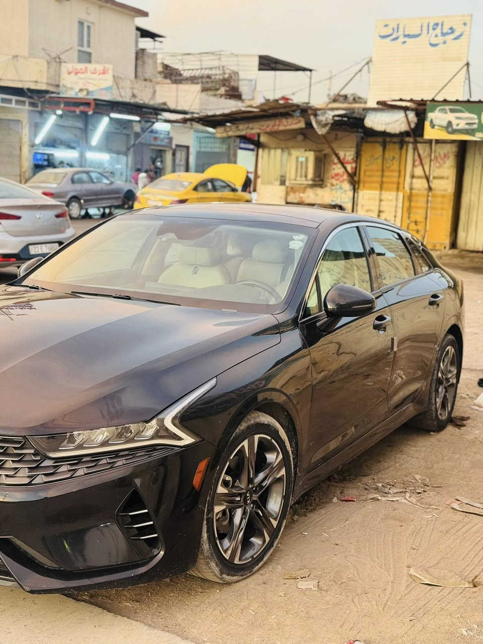 K5 موديل 2021 فول مواصفات 
بانوراما بصمة تشغيل عن بعد كشنات تدفئة وتبريد كشنات جلد قطعتين تبريد شاشة كبيرة رادارات 360 درجة حادثها سطحي شخط بالباب والجاملغ وراشين باب السايق توحيد لون ماشية 70 كير محرك شرط السعر 155 وبيها مجال 

***********
